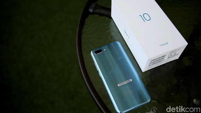 Ponsel Honor 10. Foto: Muhammad Ridho Ponsel Honor 10. Foto: Muhammad Ridho