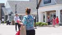 Foto: Agar mudah menjelajah Woodbury Common, pengunjung sebaiknya melihat peta yang diberikan atau bisa diambil di area food court. Namanya Market Hall (Septiana Ledysia/detikTravel)