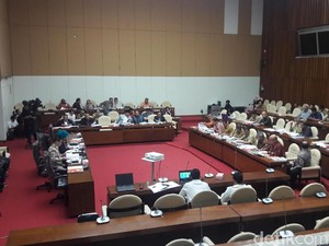 DPR Bahas Dana Kampanye dengan Bawaslu dan KPU