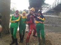 Heboh 'Naruto' Ikut Warga Bersih-bersih Bengawan Solo