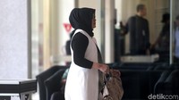 Pada yang bersangkutan, penyidik mengklarifikasi sejauh mana pengetahuan saksi terkait uang yang disita penyidik di vila sebelumnya dan pengetahuan saksi tentang dugaan penerimaan gratifikasi yang telah menjadi aset, ujar Kabiro Humas KPK Febri Diansyah kepada wartawan, Selasa (22/5/2018). (Foto: Ari Saputra)