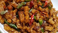 Ini dia sajian sederhana yang tidak akan pernah bisa ditolak. Apalagi kalau bukan tempe orek! Rasanya yang manis pedas pas dipadu dengan nasi pulen hangat. Foto: Instagram xanderskitchen
