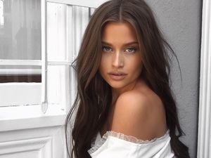 Foto: Liburannya Pacar Baru Brooklyn Beckham yang Seksi
