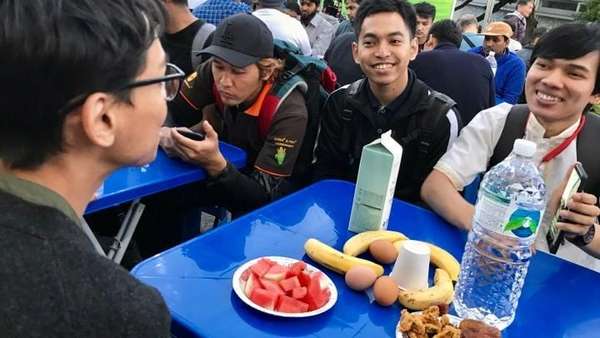 Gembiranya Pekerja RI di Seoul Buka Puasa Bersama Gembiranya Pekerja RI di Seoul Buka Puasa Bersama