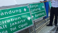 Dishub Ciamis mengusulkan kembali pemasangan PJU konvensional atau menggunakan jaringan listrik PLN di jalur selatan. Sebab PJU solar sell mudah rusak dan baterainya menjadi incaran maling. (Foto: Dadang Hermansyah/detikcom).