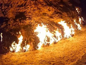 Foto: Gunung Berapi di Azerbaijan yang Tak Pernah Padam