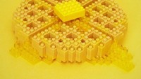  Waffle dengan mentega serta lelehan madu ini memang terlihat sederhana. Tapi akan sulit dibuat kalau tidak mengetahui teknik merakit Nanoblock.Foto: Instagram @christan