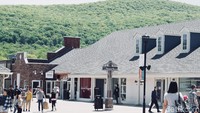 Foto: Namanya Woodbury Common Premium Outlets. Woodbury bukan terletak di jantung kota New York, melainkan di kawasan Central Valley (Septiana Ledysia/detikTravel)