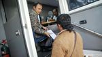 Antre Panjang dan Berpanas-panasan Demi Tukar Uang Baru