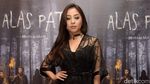 Sexy In Black! Nikita Willy dengan Gaun Menerawang