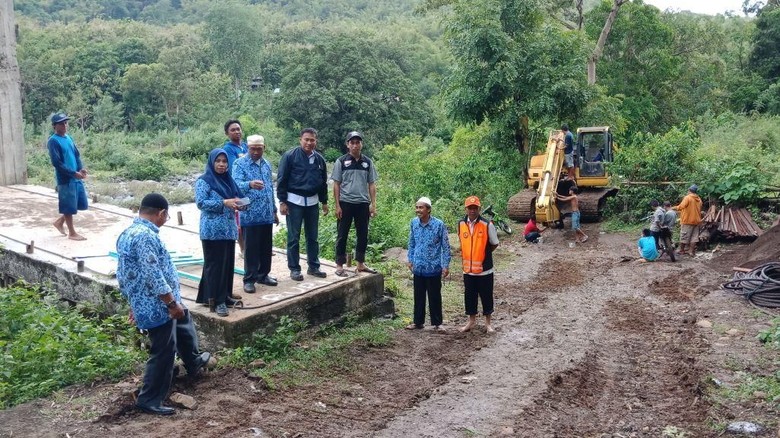 Akhirnya! Jembatan Mangkrak Maros Mulai Dibangun Gotong Royong Akhirnya! Jembatan Mangkrak Maros Mulai Dibangun Gotong Royong