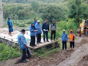 Gotong Royong, Bupati Maros Pimpin Penyelesaian Jembatan Mangkrak