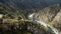 Total panjangnya 8,7 km, dari tepian sungai di Areinho sampai Espiunca. Untuk melewatinya sekali jalan, membutuhkan waktu sekitar 2,5 jam (Passadicos do Paiva .PT/Facebook)