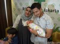 Sonny Temani Persalinan Fairuz hingga Potong Tali Pusar Sang Bayi