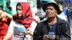Antre Panjang dan Berpanas-panasan Demi Tukar Uang Baru