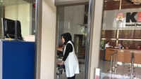 Dari lokasi itu, KPK menyita sejumlah uang dalam mata uang rupiah dan dolar Amerika Serikat (AS). Pengacara Zumi Zola, M Farizi, pernah menyebut adanya brankas dalam vila tersebut. (Foto: Nur Indah Fatmawati/detikcom)