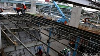 Pembongkaran dilakukan karena halte BNN terkena dampak pembangunan proyek LRT.