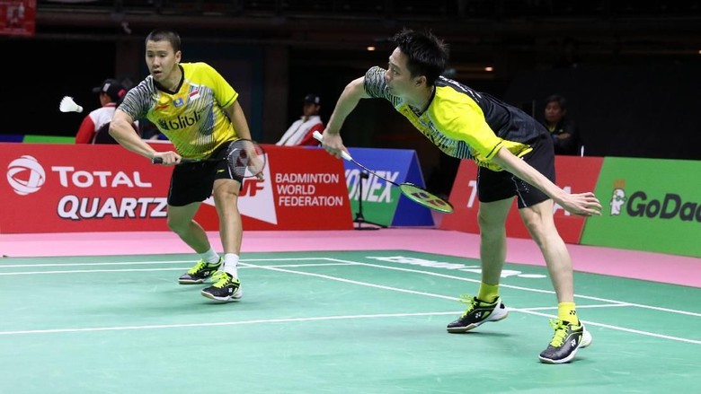 Kevin/Marcus Protes Keputusan Wasit Kevin/Marcus Protes Keputusan Wasit