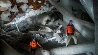 Gua ini tidak hanya sekedar objek geologi, namun juga untuk wisatawan. Diperlukan pakaian khusus untuk masuk ke dalam gua dan juga pemandu yang berpengalaman. (wander.bliss/Instagram)