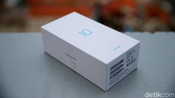 Inilah kemasan Honor 10, smartphone flagship yang baru saja diluncurkan di kota London di hadapan media dari seluruh dunia. Foto: Muhammad Ridho