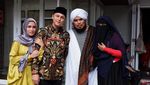 Tak hanya Inara, Ussy Sulistiawaty juga tampil Bercadar