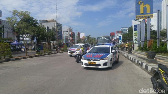 Polresta Cirebon melakukan simulasi jalur antar-jemput para atlet dan ofisial Asian Games 2018 (Foto: Sudirman Wamad) Polresta Cirebon melakukan simulasi jalur antar-jemput para atlet dan ofisial Asian Games 2018 (Foto: Sudirman Wamad)
