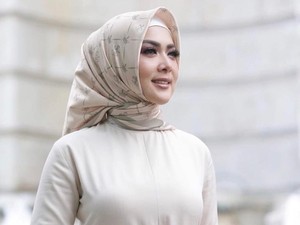 Harganya Lebih Mahal dari Daging, 5 Ribu Pieces Scarf Syahrini Sold Out