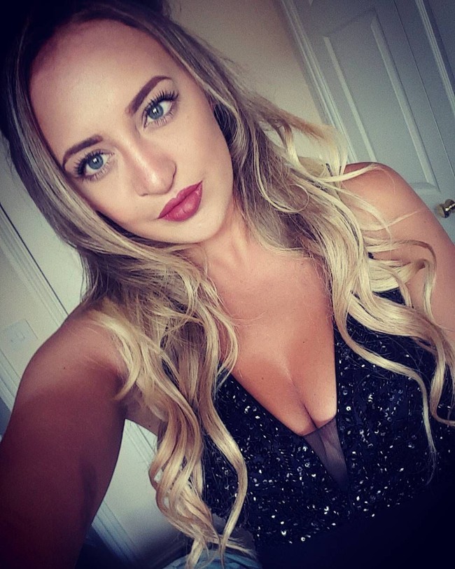 Selain operasi, Laura juga memasang kawat gigi yang membantunya memiliki wajah normal. Foto: Instagram Laura Hawkes