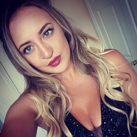 Selain operasi, Laura juga memasang kawat gigi yang membantunya memiliki wajah normal. Foto: Instagram Laura Hawkes