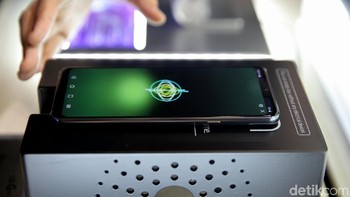 G7 ThinQ dibekali Boombox Speaker yang menawarkan kekuatan suara bass tiga kali lebih besar dibanding smartphone konvensional tanpa tambahan speaker eksternal. (Foto: Agung Pambudhy)