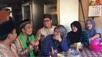 Ini Keseruan Ustaz Maulana Saat Makan Bersama Kru dan Rekan di Islam Itu Indah