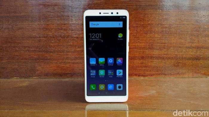 Xiaomi Redmi S2, ponsel yang sempat dicap gaib setelah dijual perdana lewat flash sale. Foto: Adi Fida Rahman/detikINET Xiaomi Redmi S2, ponsel yang sempat dicap gaib setelah dijual perdana lewat flash sale. Foto: Adi Fida Rahman/detikINET