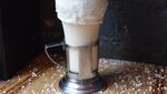 Ini Crazy Shake, Milkshake dengan Tumpukan Donat, Permen, hingga Kembang Api