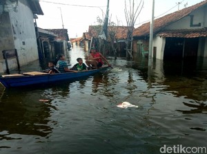Gelombang Tinggi, Ribuan Rumah di Pekalongan Terendam Rob