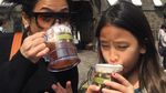Hobi Ke Kafe dan Beli Gorengan, Ini Aksi Feni Rose Ketika Kulineran