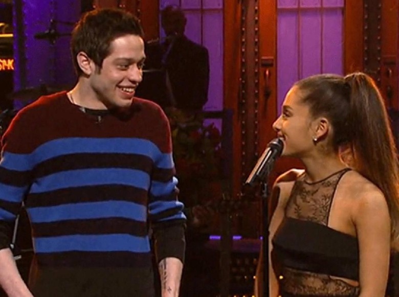 Belum Sebulan Putus, Ariana Grande Pacaran dengan Komedian? Belum Sebulan Putus, Ariana Grande Pacaran dengan Komedian?