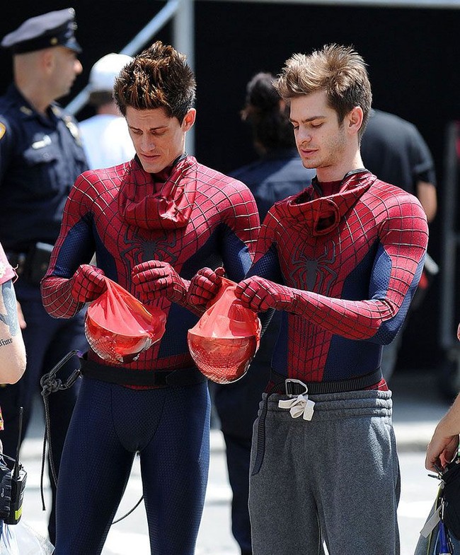 William Spencer, pemeran pengganti Andrew Garfield di film Spider-Man ternyata nggak kalah keren dari sang aktor. Foto: Bored Panda