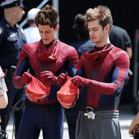 William Spencer, pemeran pengganti Andrew Garfield di film Spider-Man ternyata nggak kalah keren dari sang aktor. Foto: Bored Panda