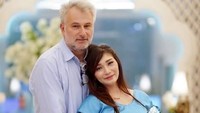 Namun Baby Margaretha enggan menjawabnya karena menghargai sang suami. Dok. Instagram/babymargaretha1