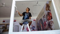 Pengerjaan terus dikebut oleh para pekerja.