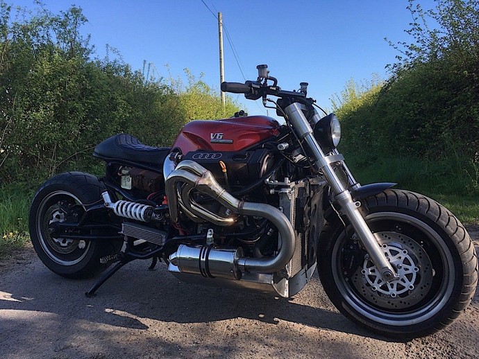 Tampang Sangar Motor Monster Bermesin Mobil V6 Foto 4