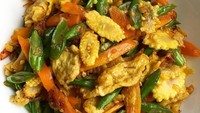 Eits, ini bukan capcay. Ini hanya tumis jagung muda, wortel, dan telur. akun @lilyminarosa memadukan tumis ini dengan lauk lain berbahan dasar ikan. Mantap! Foto: Instagram