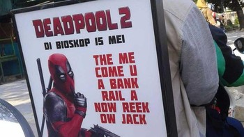 Kalau yang ini promosi di ojek online Indonesia. Selain itu Deadpool 2 juga tampil kocak di video clip Celine Dion hingga bermain di MU. (Foto: Boredpanda)