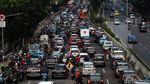 Jelang Waktu Berbuka, Jalan Casablanca Mengular Panjang