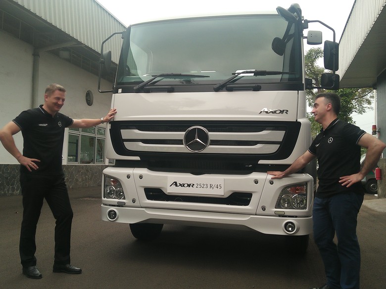 Truk ini sudah dilengkapi dengan fitur ABS. Foto: Khairul Imam Ghozali Truk ini sudah dilengkapi dengan fitur ABS. Foto: Khairul Imam Ghozali