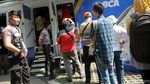 Antre Panjang dan Berpanas-panasan Demi Tukar Uang Baru