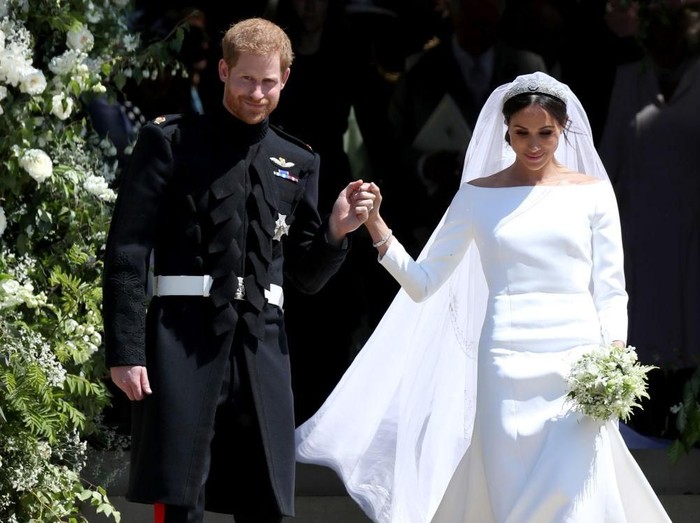 Gaunnya Dipakai Meghan  Markle  Givenchy dapat Promosi 