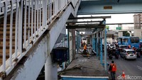 Pembongkaran juga bertujuan untuk mempermudah pembangunan LRT.