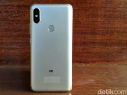 Unboxing Redmi S2, Ponsel Selfie Harga Rp 2,3 Juta