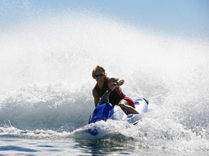 Viral Pria China Nekat Kabur Naik Jet Ski ke Korea Selatan